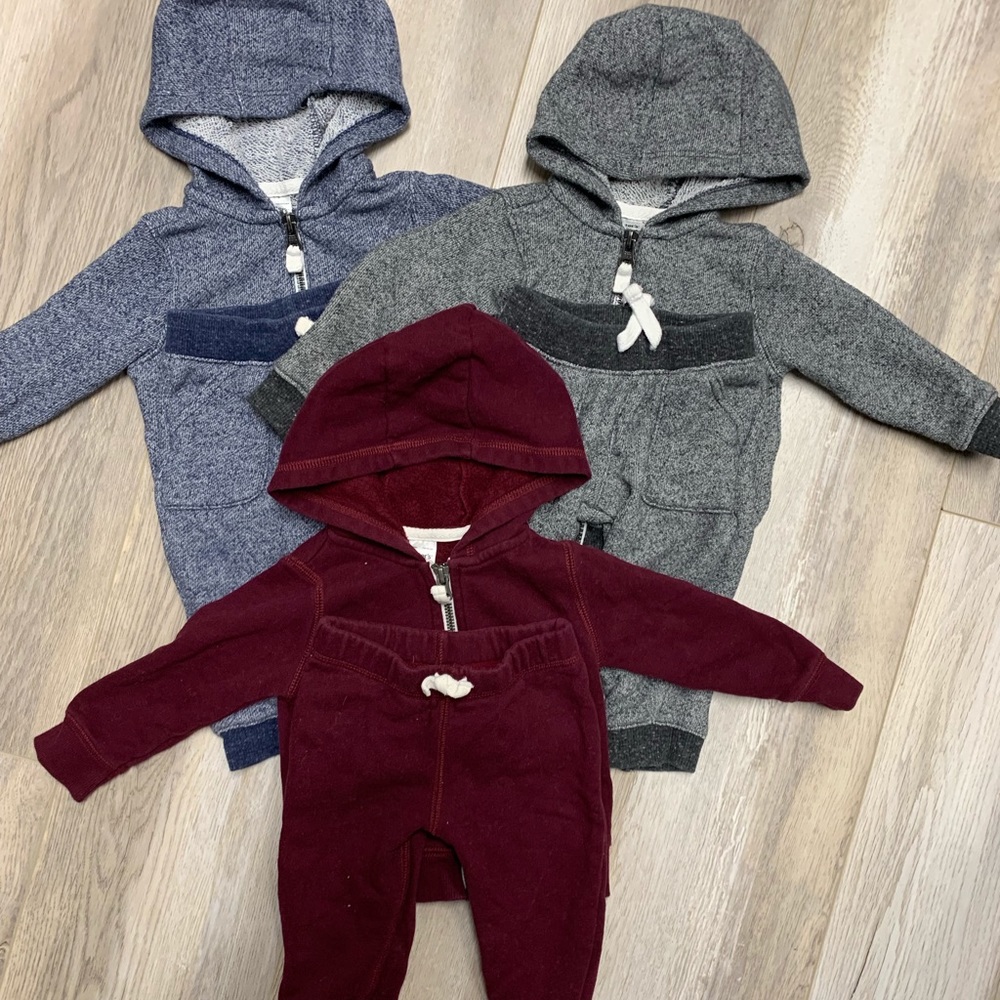 Bundle of Carter’s baby sweat suits 9m